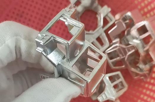 鋅合金玩具車外殼清洗去毛刺效果 鋅合金玩具車外殼清洗去毛刺效果